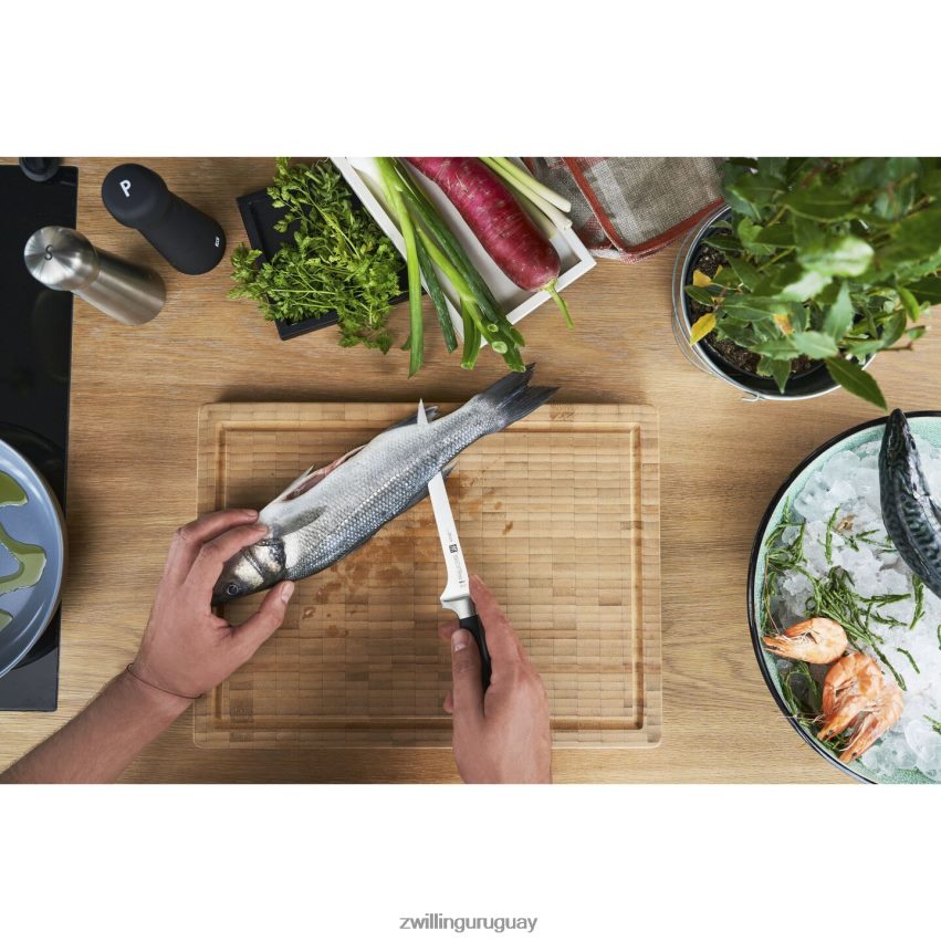 cuchillo para filetear de cuatro estrellas de 7 pulgadas Zwilling cuchillería A688HF214